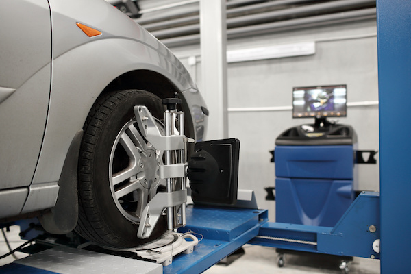 5 Signs It's Time for a Wheel Alignment